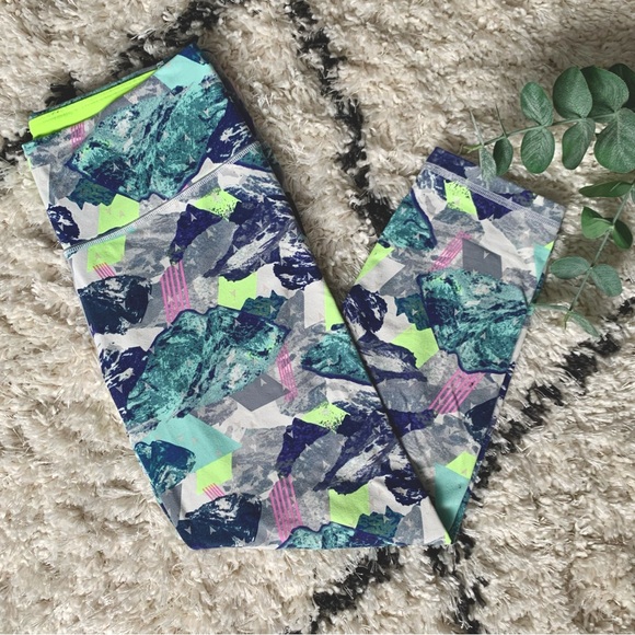 Victoria's Secret Pants - ❗️Sold❗️[ Victoria’s Secret ] VSX Sport Knockout Capri • Cold Mountain Print